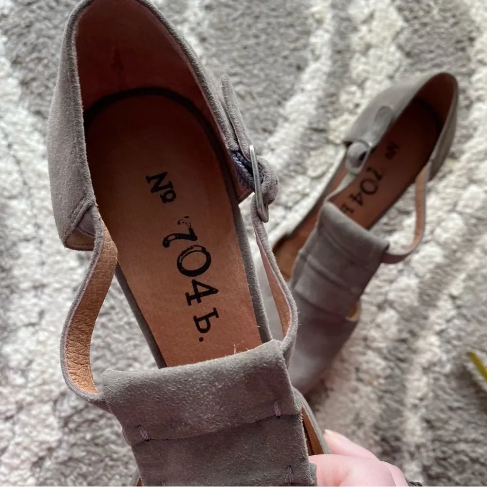 Anthropologie NO 704B Gray suede Emma round toe heels size 38